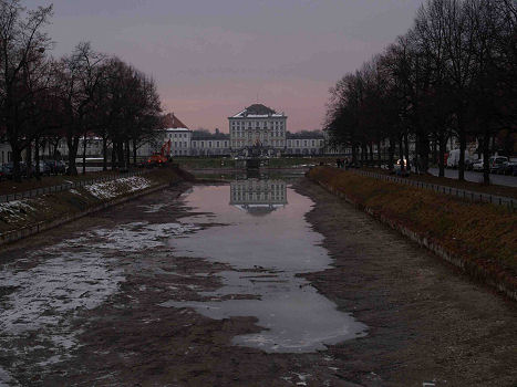 6.12.05: Nikolausüberraschung, pünktlich wurde heute die Schleuse geöffnet.